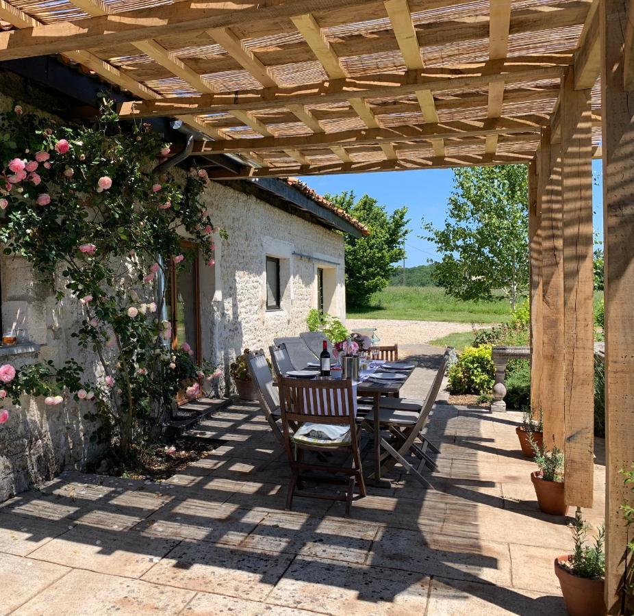Chez Sarrazin Brossac Exterior foto