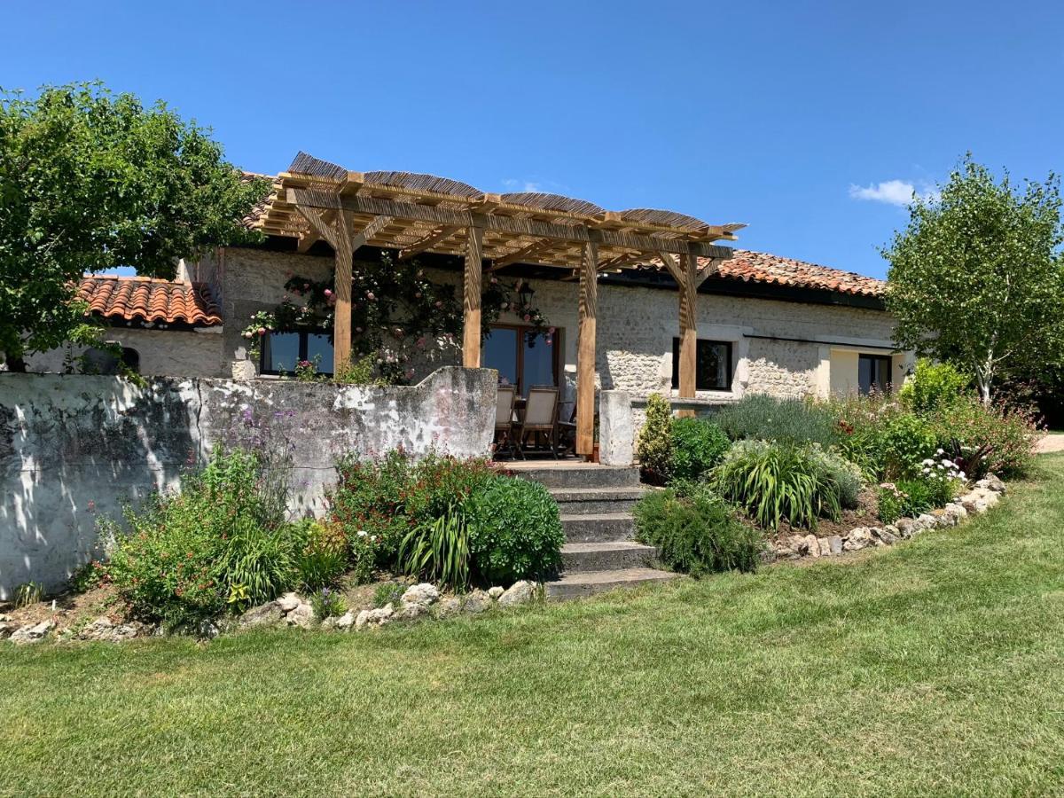 Chez Sarrazin Brossac Exterior foto