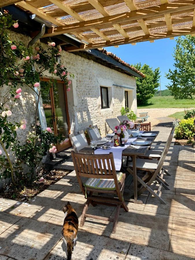 Chez Sarrazin Brossac Exterior foto