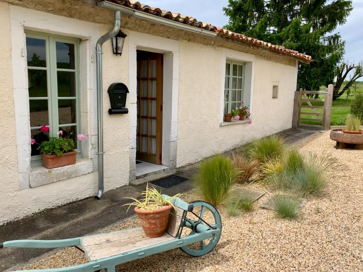 Chez Sarrazin Brossac Exterior foto