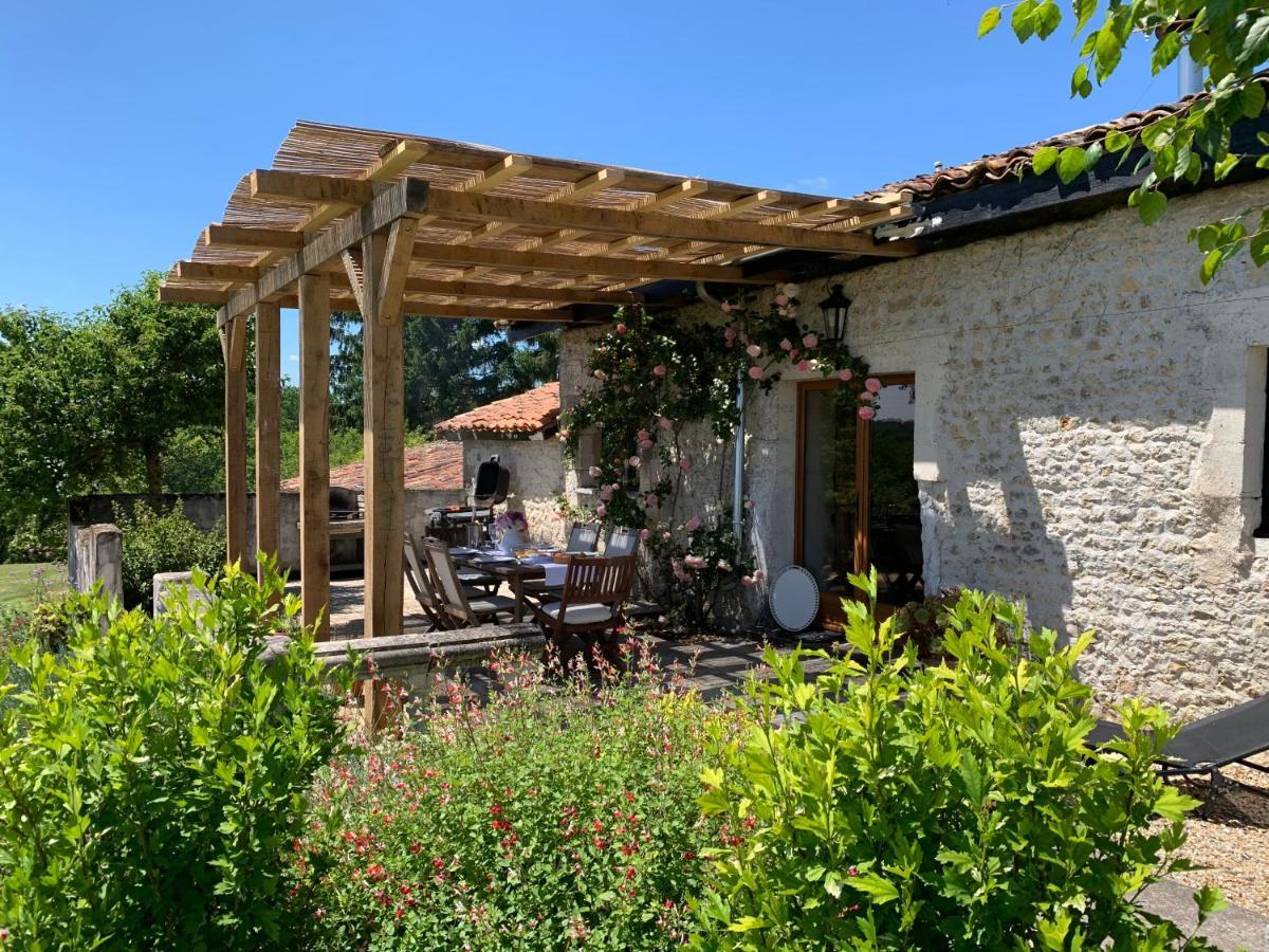 Chez Sarrazin Brossac Exterior foto