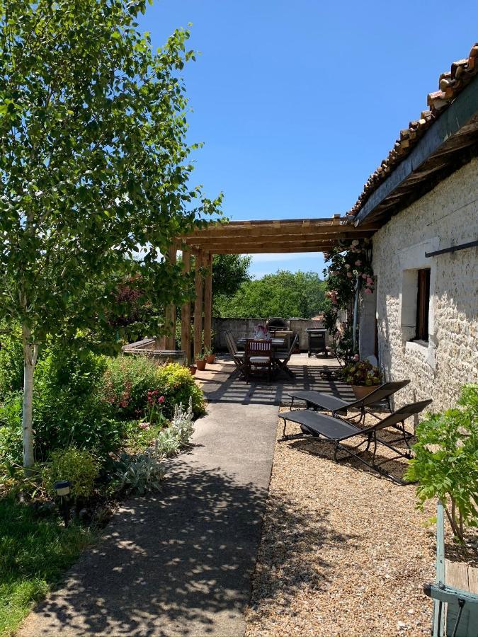 Chez Sarrazin Brossac Exterior foto
