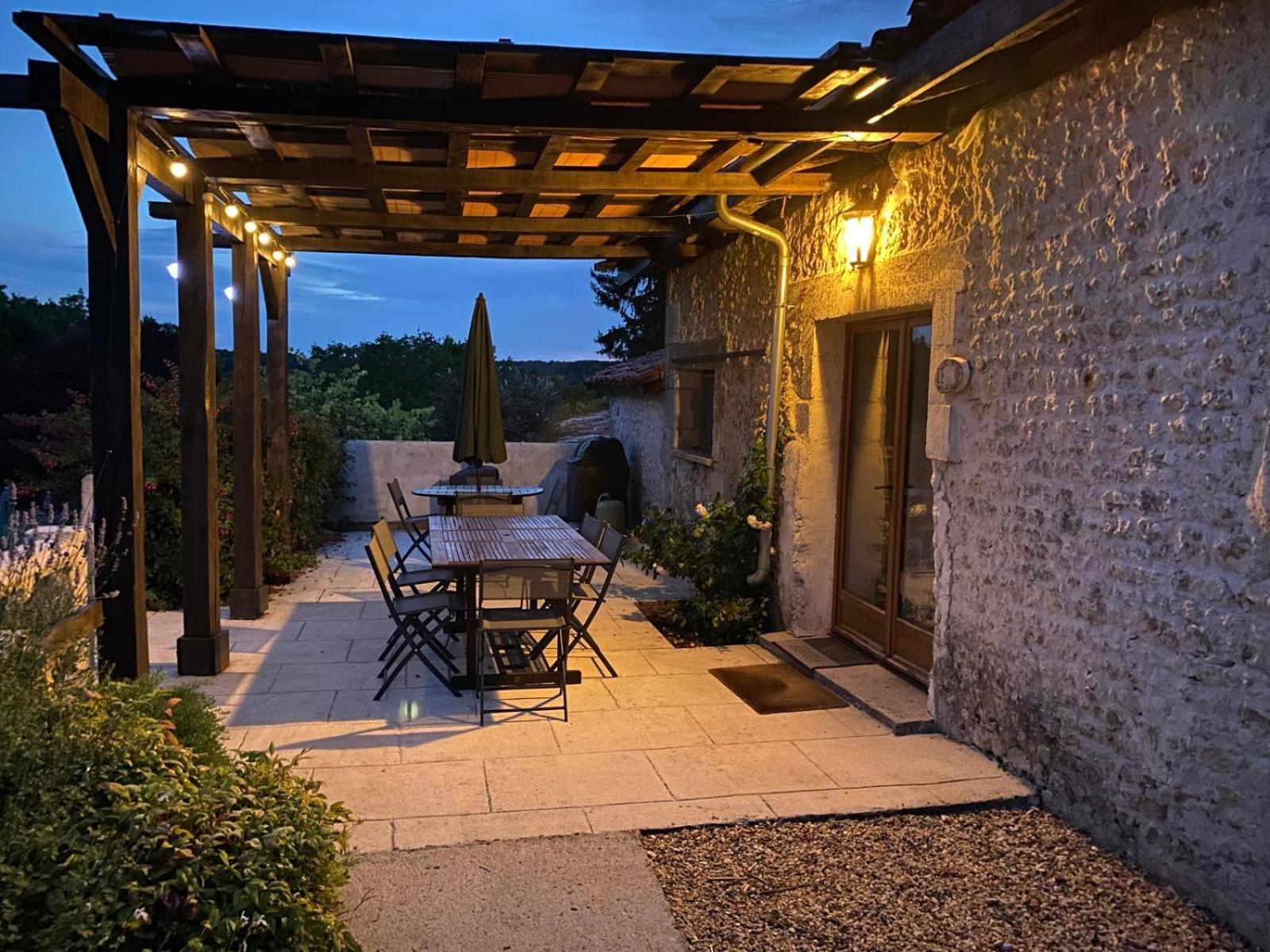 Chez Sarrazin Brossac Exterior foto