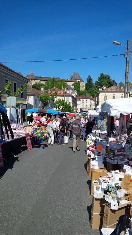 Chez Sarrazin Brossac Exterior foto